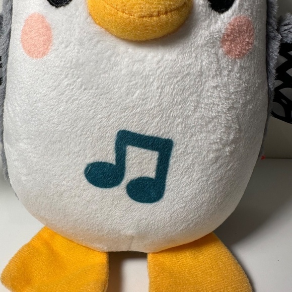 Fisher Price Baby Toy Flap & Wobble Penguin with music and motion - Picture 3 of 6